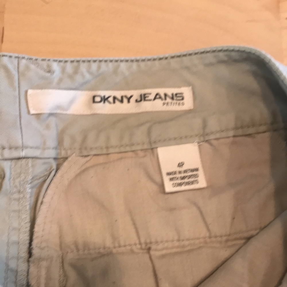 DKNY Beige High Rise Shorts Size 4 Petite - Picture 3 of 4